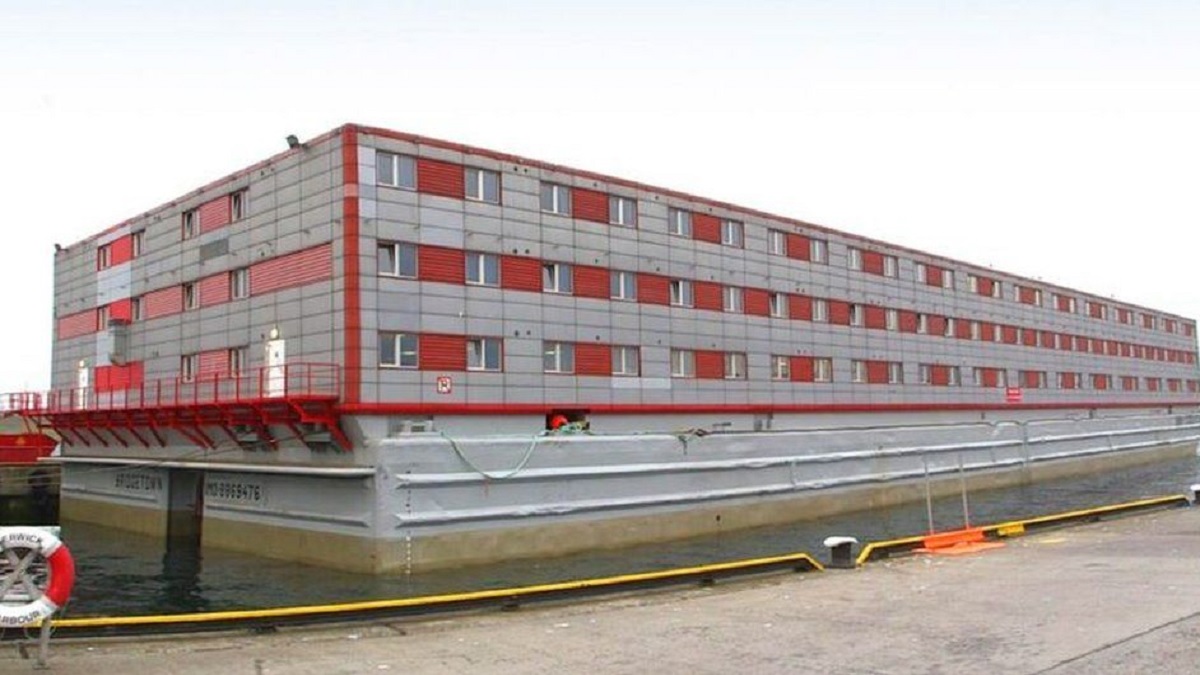 শরণার্থী শিবিরে নয়, ব্রিটেনে এবার অভিবাসীদের রাখা হবে জাহাজে