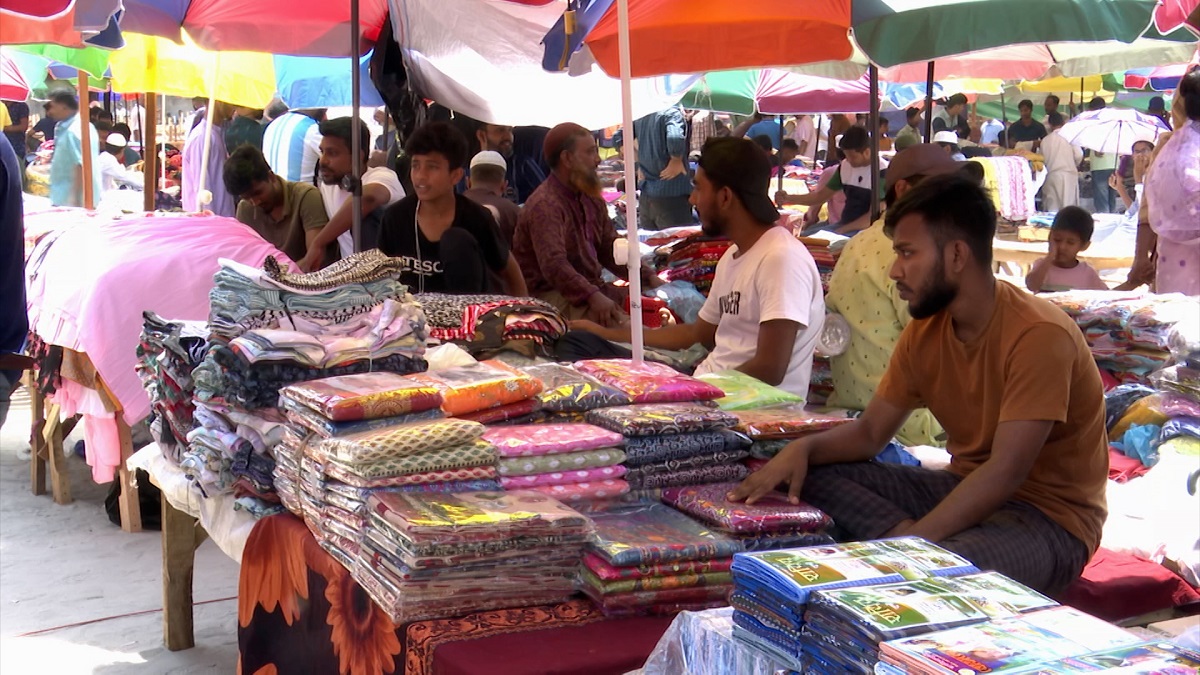 পহেলা বৈশাখে বঙ্গবাজার: ক্রেতা সংকট, বিক্রি নেই তেমন