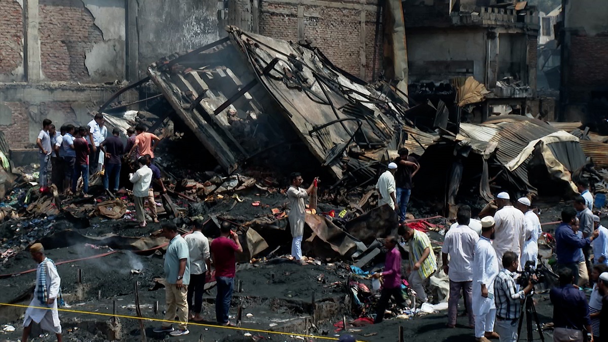 আগুনে পোড়া বঙ্গবাজারে কেবলই হাহাকার!