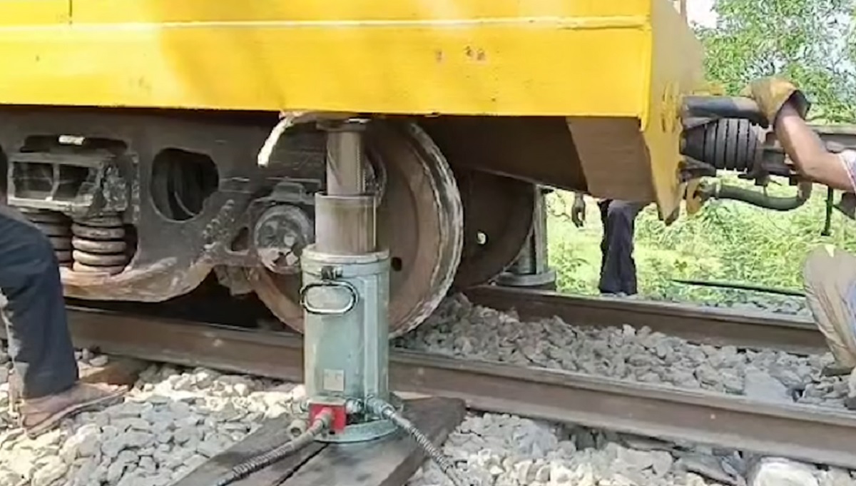 ব্রাহ্মণবাড়িয়ায় বেঁকে যাওয়া রেললাইন মেরামতের কাজ শেষ হয়নি