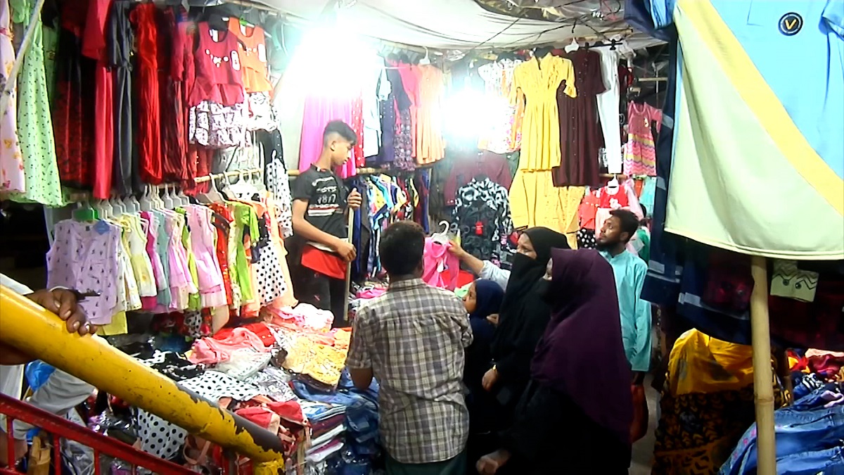ঈদে চট্টগ্রামে সরগরম ভ্রাম্যমাণ মার্কেট