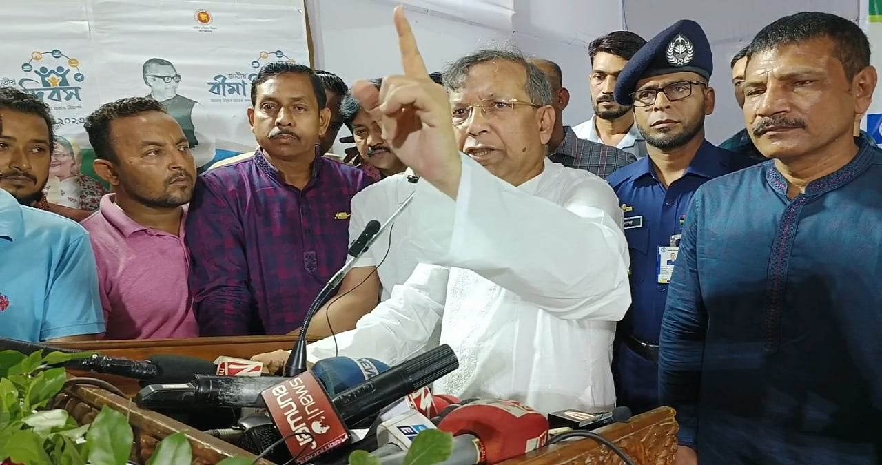 দেশীয় সাহেবরা বিদেশিদের কান ভার করে দেশের বিরুদ্ধে ষড়যন্ত্র করছে: আইনমন্ত্রী