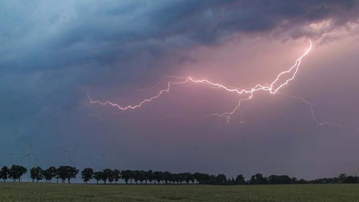 নেত্রকোণার পূর্বধলায় বজ্রপাতে প্রাণ গেলো কৃষকের