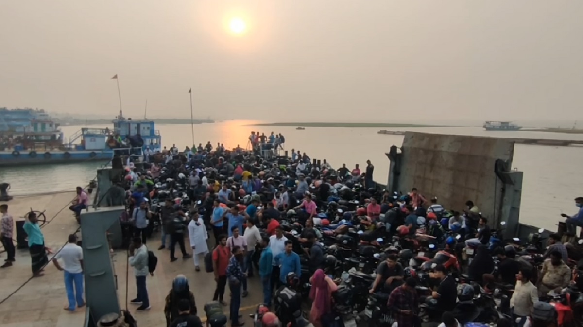 শিমুলিয়া-মাঝিকান্দি নৌ-রুটে মোটরসাইকেল পারাপার শুরু