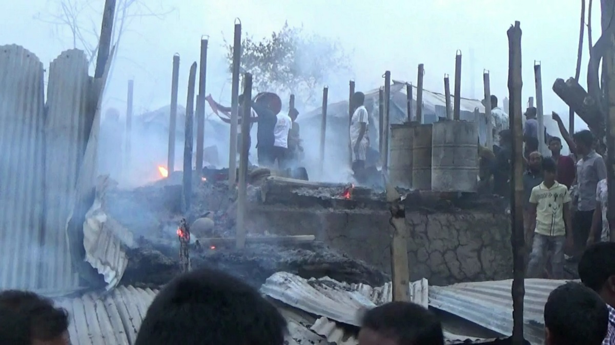 চুলার আগুন থেকে পুড়লো ২০টি বাড়ি