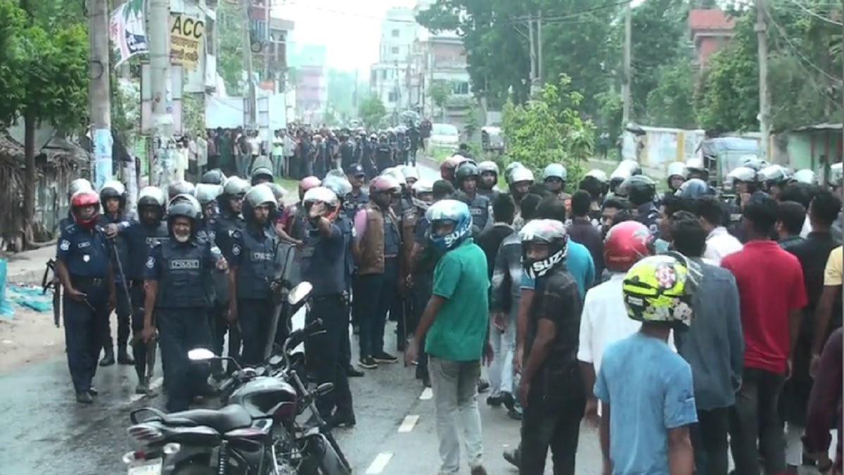 নাটোরে বিএনপি কার্যালয়ের সামনে ককটেল বিস্ফোরণ