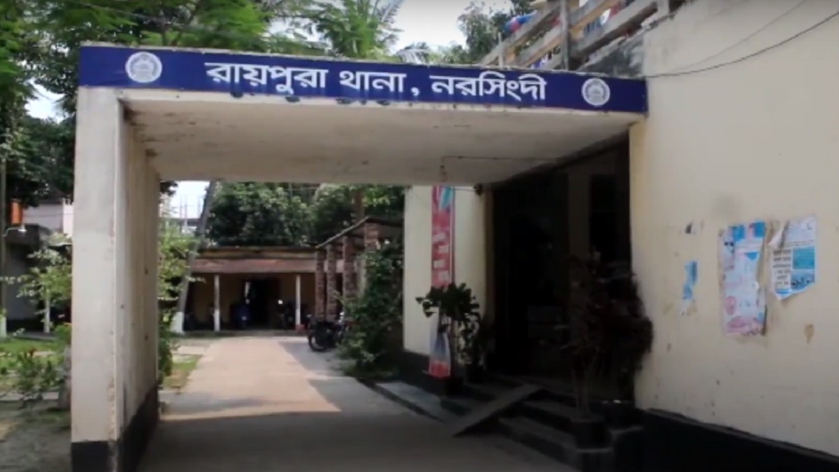 বাবাকে কুপিয়ে হত্যার পর ৯৯৯-এ কল দিলেন নেশাগ্রস্ত ছেলে!