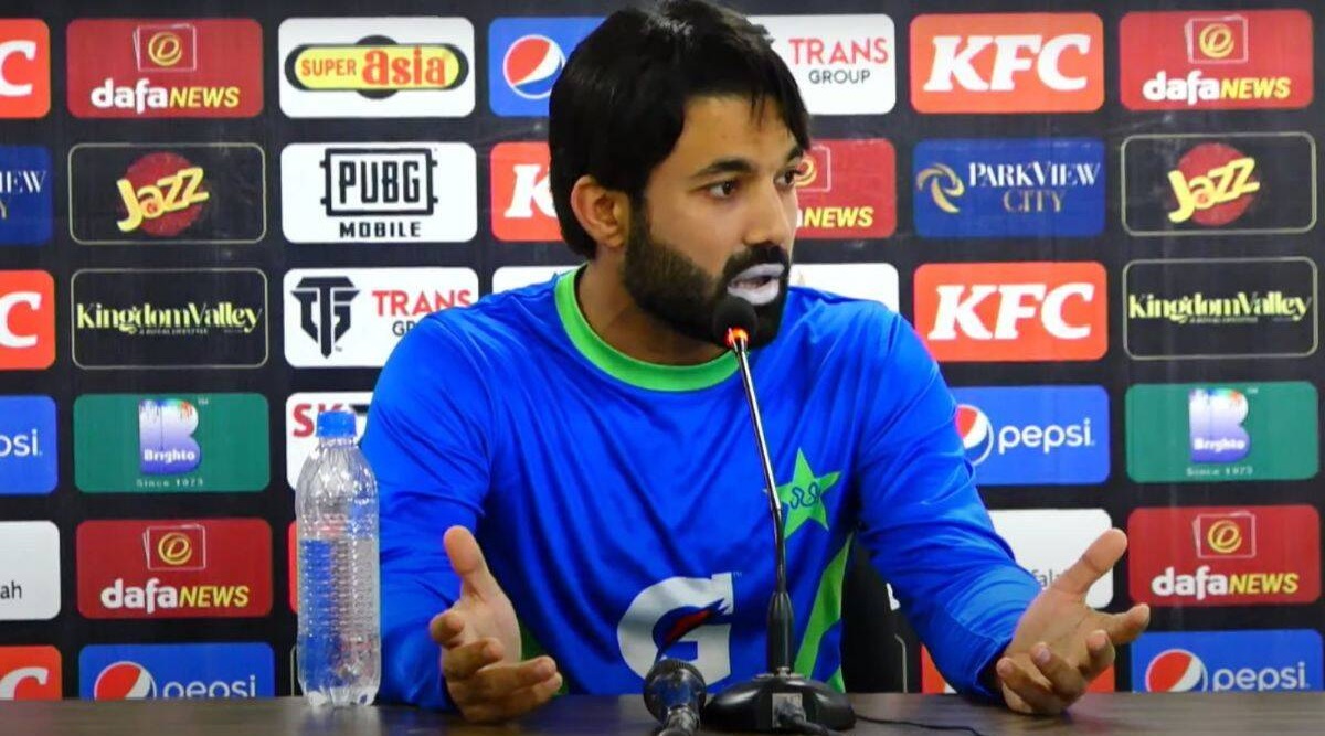 পাঁচ নম্বরে ব্যাট করে মোটেও খুশি নন রিজওয়ান