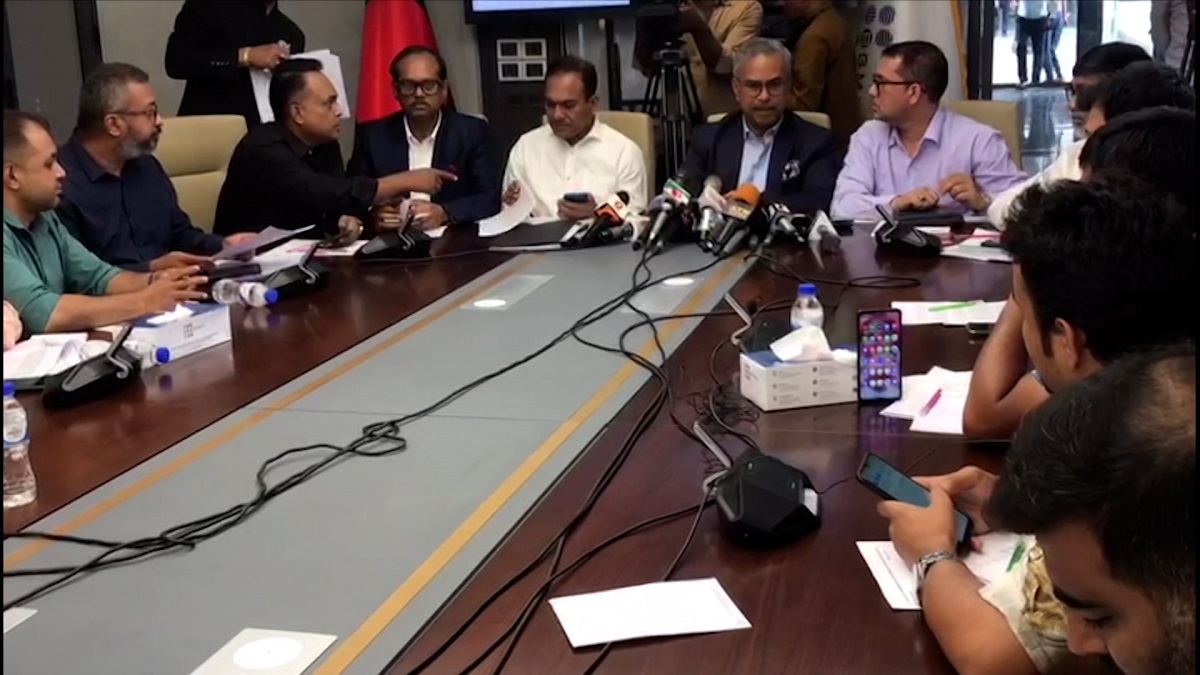 পোশাক রফতানিতে উৎসে করহার কমানোর দাবি বিজিএমইএ’র