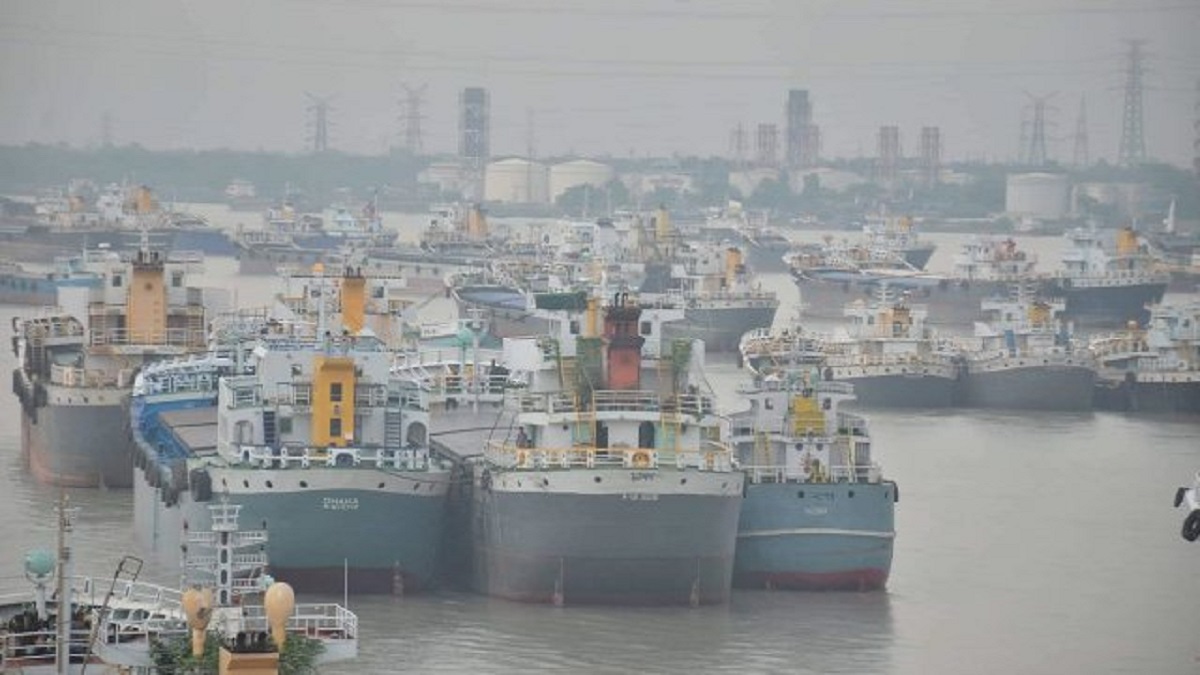 ঘূর্ণিঝড় মোখা: চট্টগ্রাম বন্দরে সচল হচ্ছে স্বাভাবিক কার্যক্রম