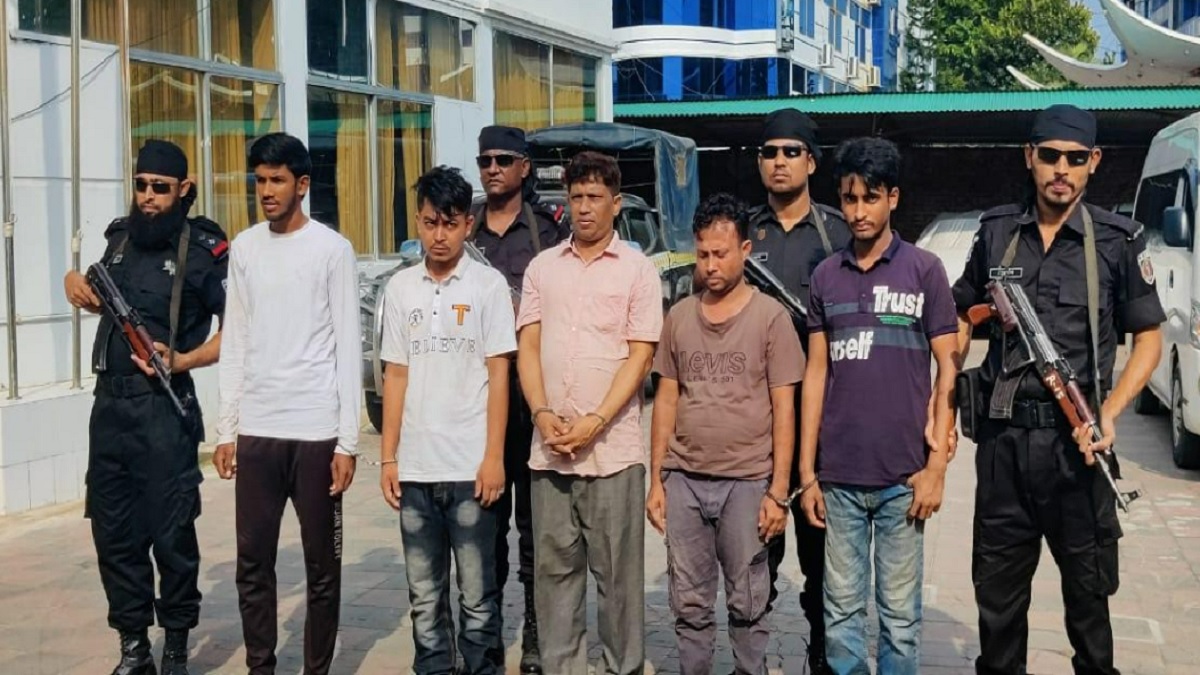 কক্সবাজারে পৃথক অভিযানে ৯ লাখ পিস ইয়াবা জব্দ, গ্রেফতার ৫