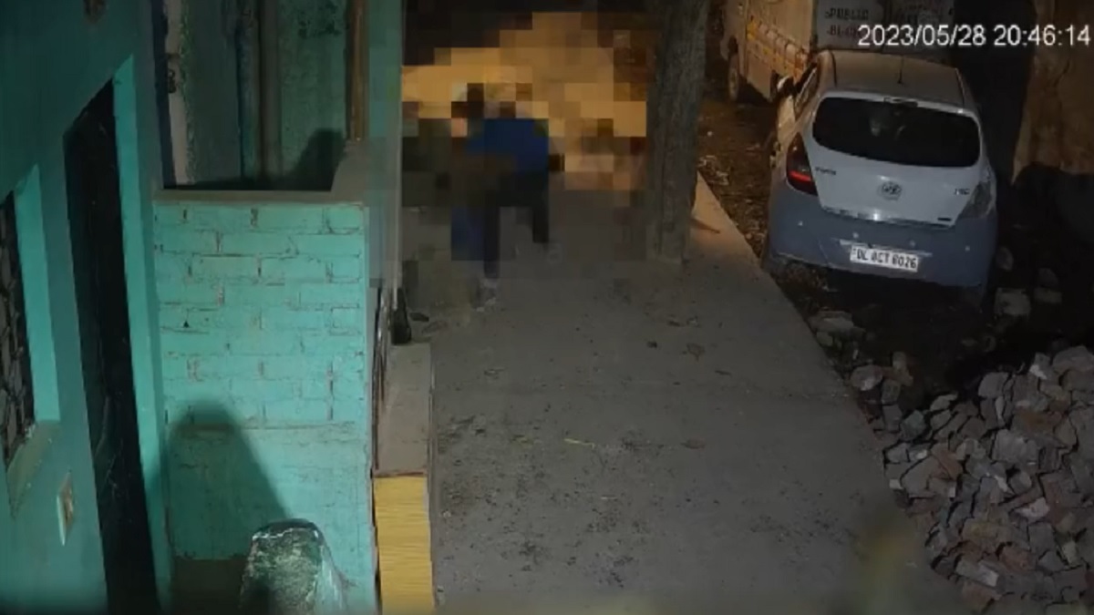 কুপিয়ে ও পাথর মেরে কিশোরী হত্যায় দিল্লিতে তোলপাড়