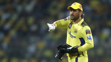 অবসর নিয়ে যে তথ্য দিলেন ধোনি