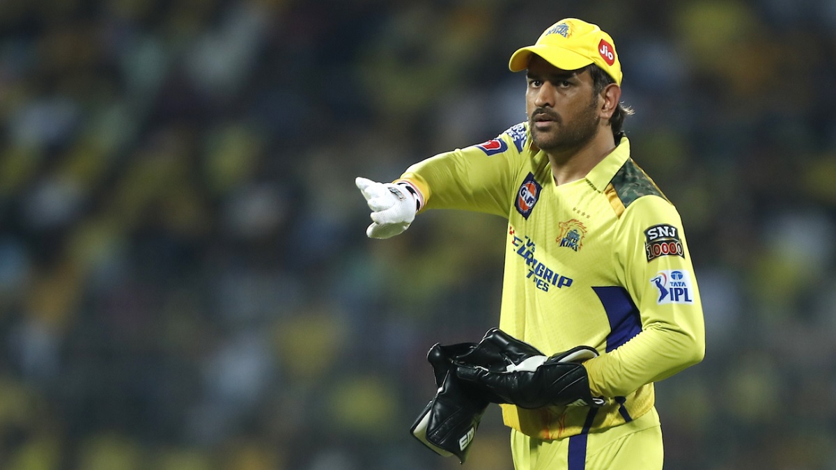 অবসর নিয়ে যে তথ্য দিলেন ধোনি