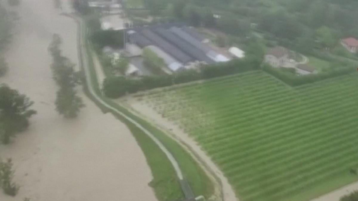 ভয়াবহ বন্যার কবলে ইতালির উত্তরাঞ্চল