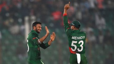 সাকিবের কাছাকাছি যেতে মিরাজকে যে টোটকা দিলেন পাপন