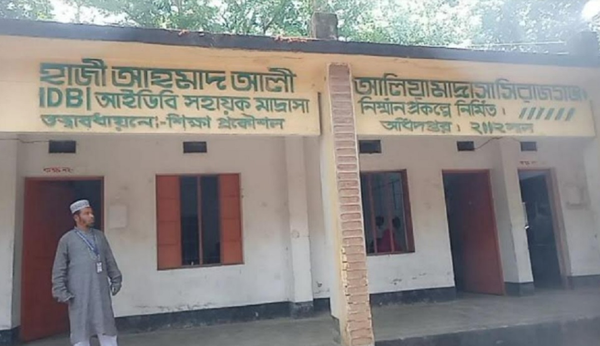 এসএসসি পরীক্ষার হলে ফ্যান খুলে পড়লো শিক্ষার্থীদের ওপর, আহত ৩