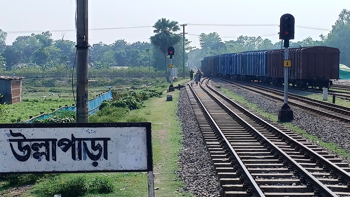 সিরাজগঞ্জে মালবাহী ট্রেন লাইনচ্যুত, ঢাকার সাথে উত্তর-দক্ষিণাঞ্চলের রেল যোগাযোগ বন্ধ