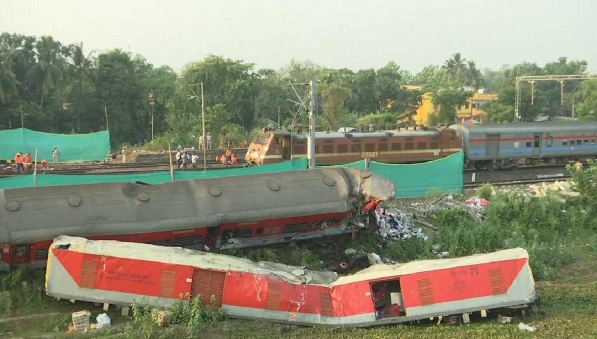 ট্রেন দুর্ঘটনার ৫১ ঘণ্টা পর বাহানাগা স্টেশনে ট্রেন চালু