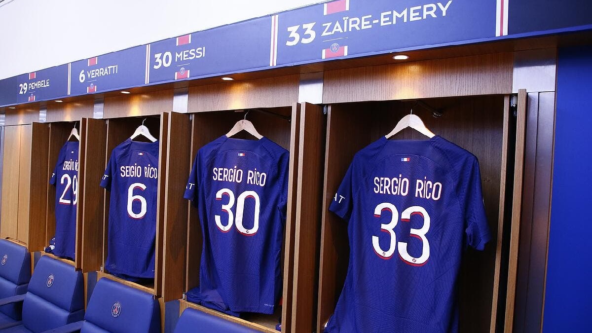 সার্জিও রিকোর নামওয়ালা জার্সি পরে মাঠে নেমেছেন মেসি-এমবাপ্পেরা