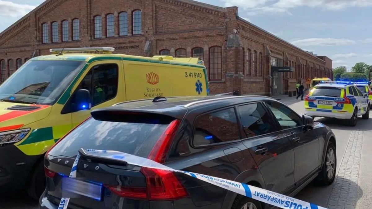 সুইডেনে ছুরিকাঘাতে আহত ৩ শিক্ষার্থী