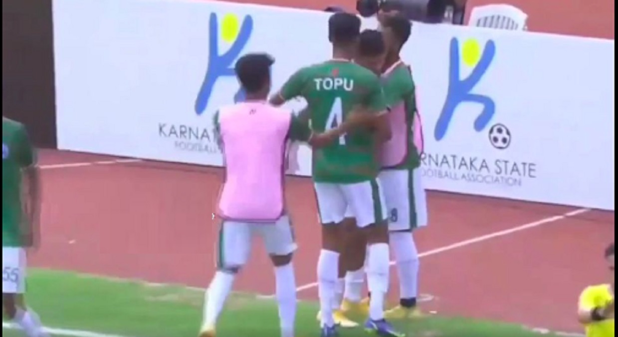 বাঁচা মরার ম্যাচে রাকিবের গোলে সমতায় ফিরে প্রথমার্ধ শেষ করলো বাংলাদেশ