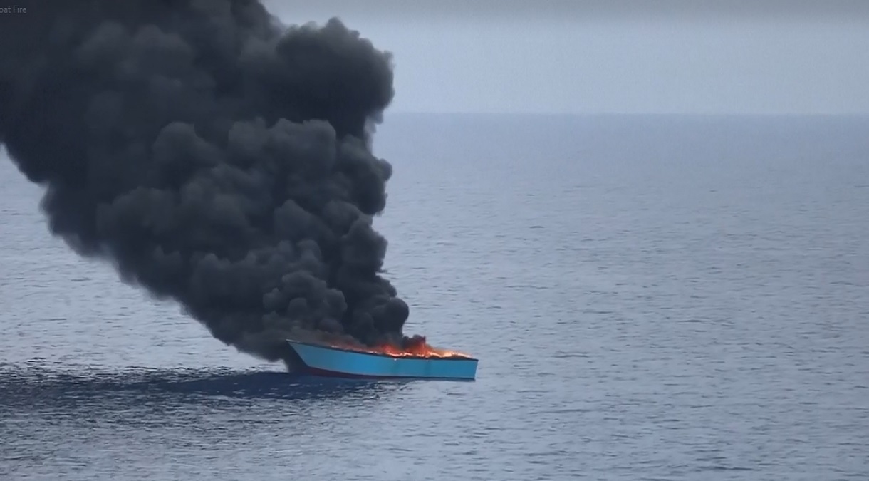 ভূমধ্যসাগরে অভিবাসীবোঝাই নৌকায় আগুন