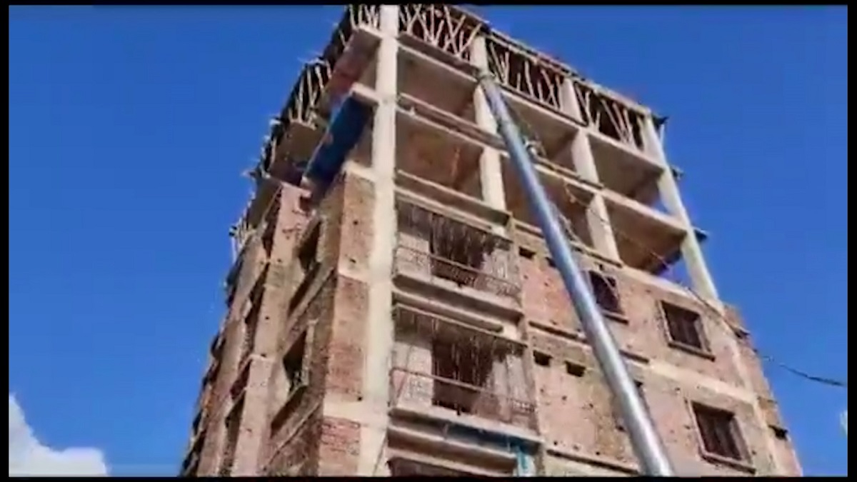 রাজধানীতে নির্মাণাধীন ভবনে ক্রেনের তার ছিঁড়ে নিহত ৩