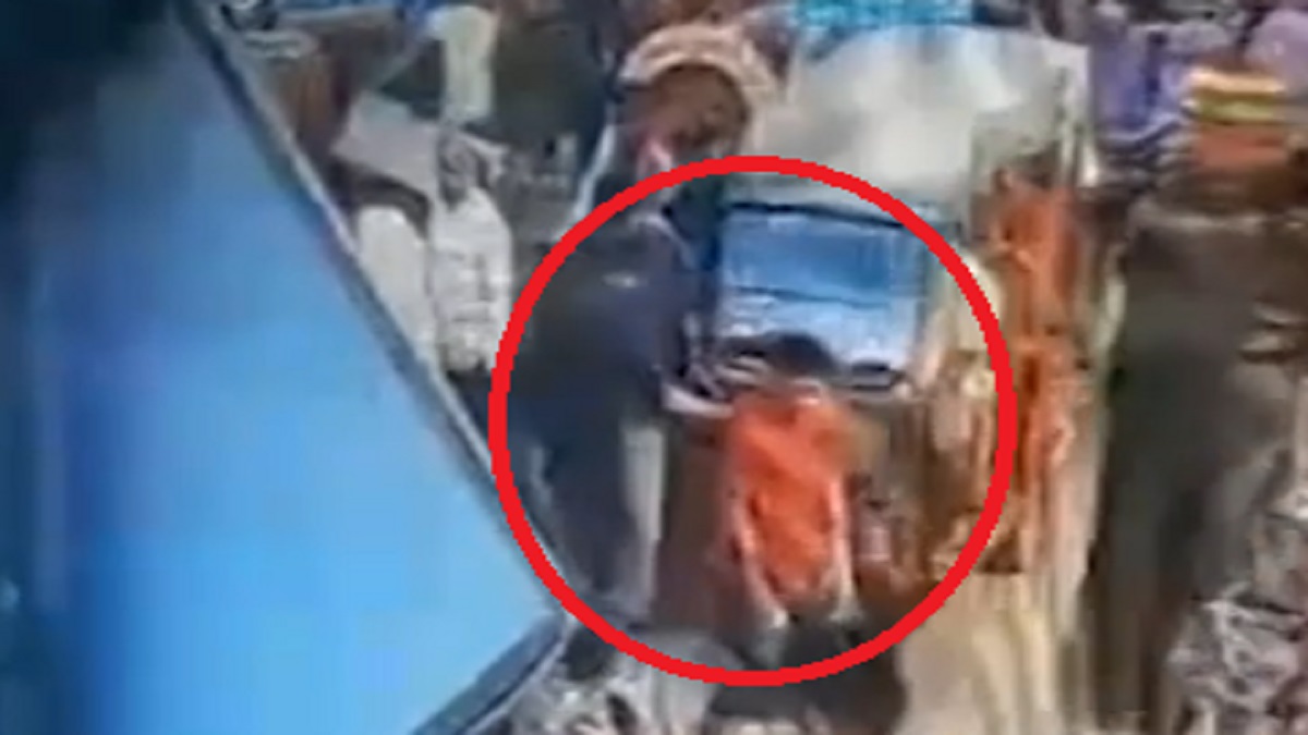 পাওনা টাকা নিয়ে দ্বন্দ্ব, কুমিল্লায় প্রকাশ্যে যুবককে কুপিয়ে হত্যা