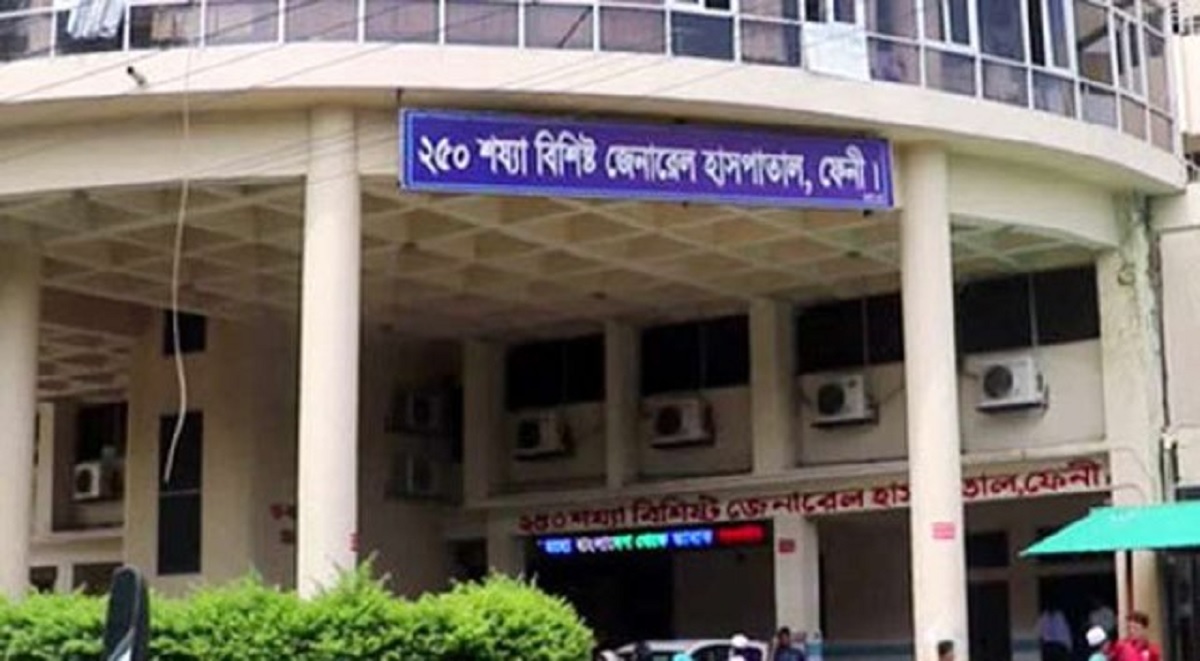 ফেনীতে মোটরসাইকেল নিয়ন্ত্রণ হারিয়ে আরোহী ২ বন্ধুর মৃত্যু