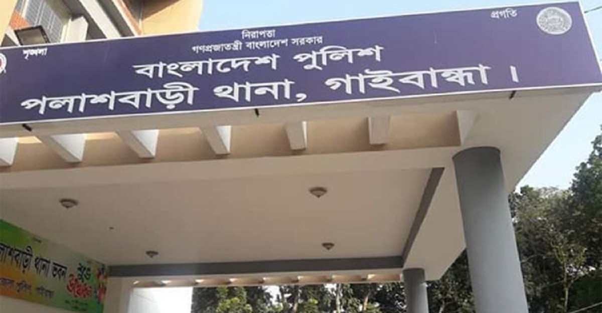 গাইবান্ধায় বাস চাপায় প্রাণ গেল বাবা-ছেলের