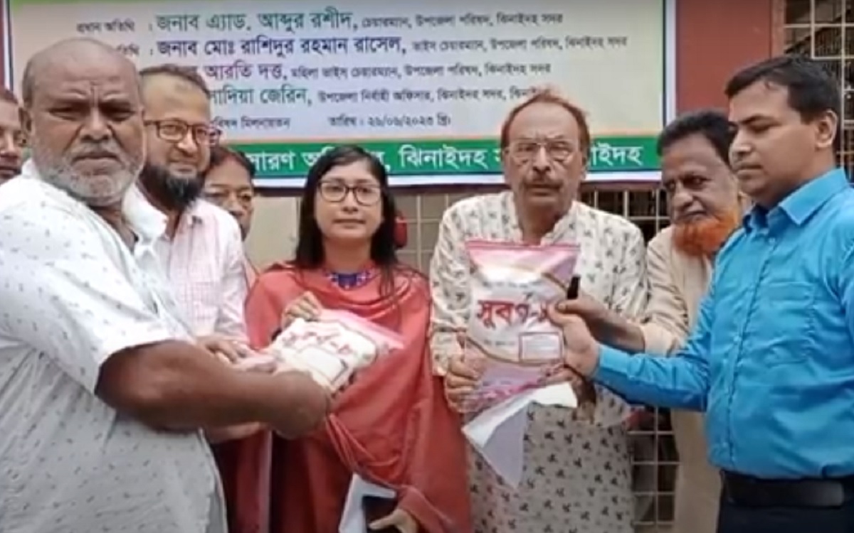 ঝিনাইদহে ৭০০ কৃষকের মাঝে গ্রীষ্মকালীন পেঁয়াজ বীজসহ কৃষি উপকরণ বিতরণ