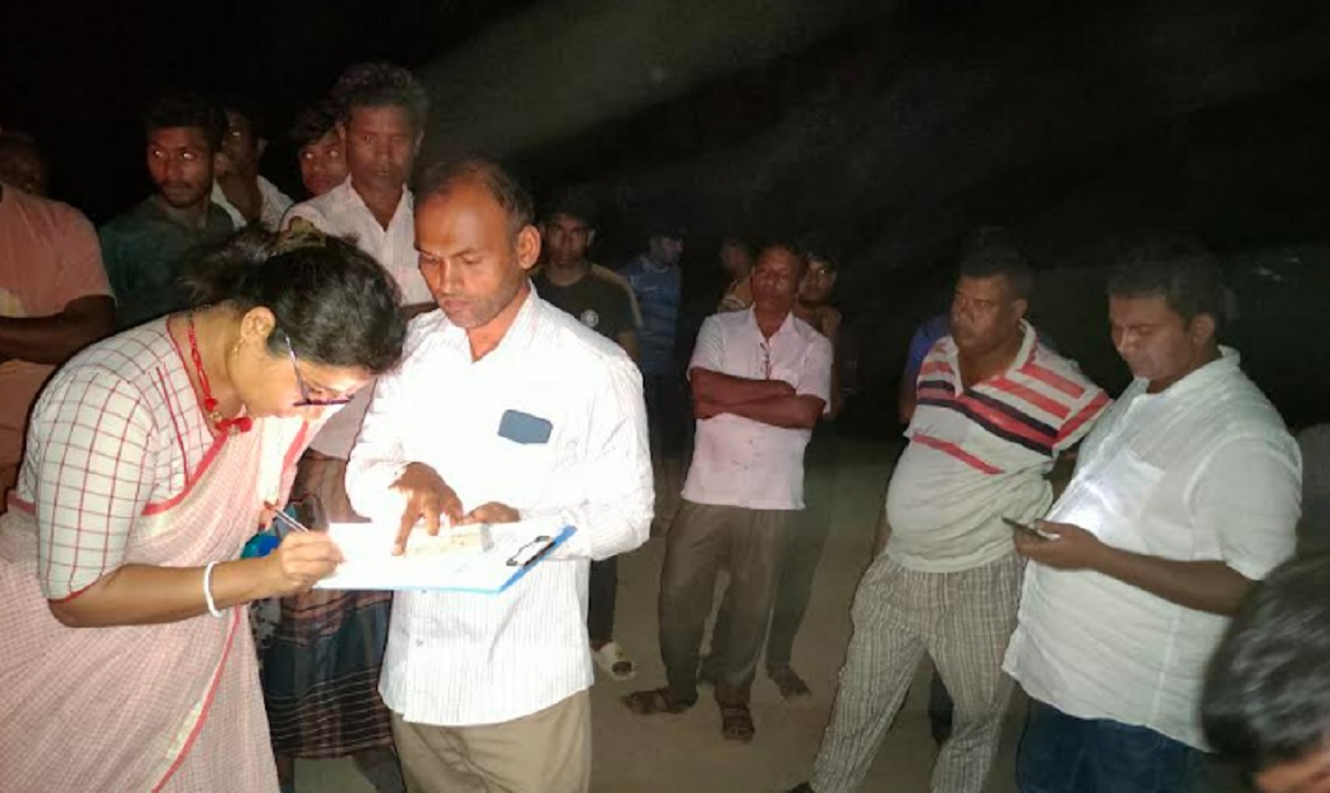 ঝিনাইদহে অবৈধভাবে পুকুর খনন করায় জরিমানা