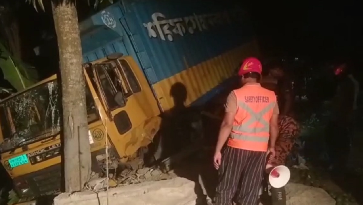খাগড়াছড়িতে কাভার্ড ভ্যান চাপায় নিহত ১