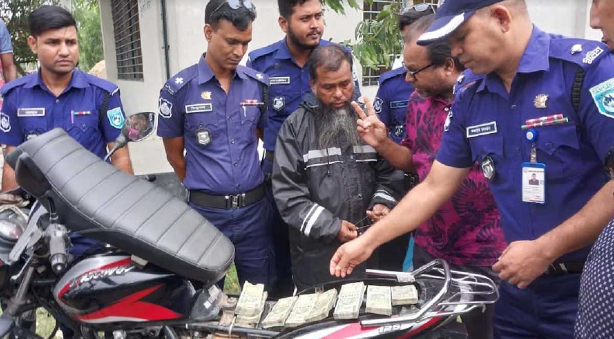 কুড়িগ্রামে ৪ লাখ রুপিসহ হুন্ডি ব্যবসায়ী আটক