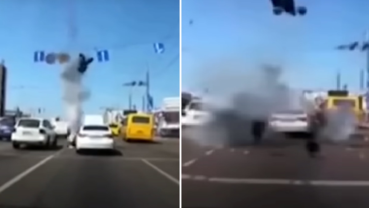 কিয়েভের রাস্তায় হঠাৎ উড়ে এলো মিসাইলের টুকরো