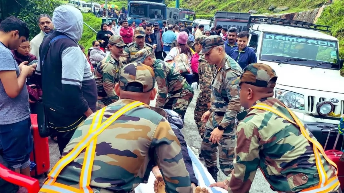 বন্যায় সিকিমে আটকে পড়াদের উদ্ধারে চলছে জোর অভিযান