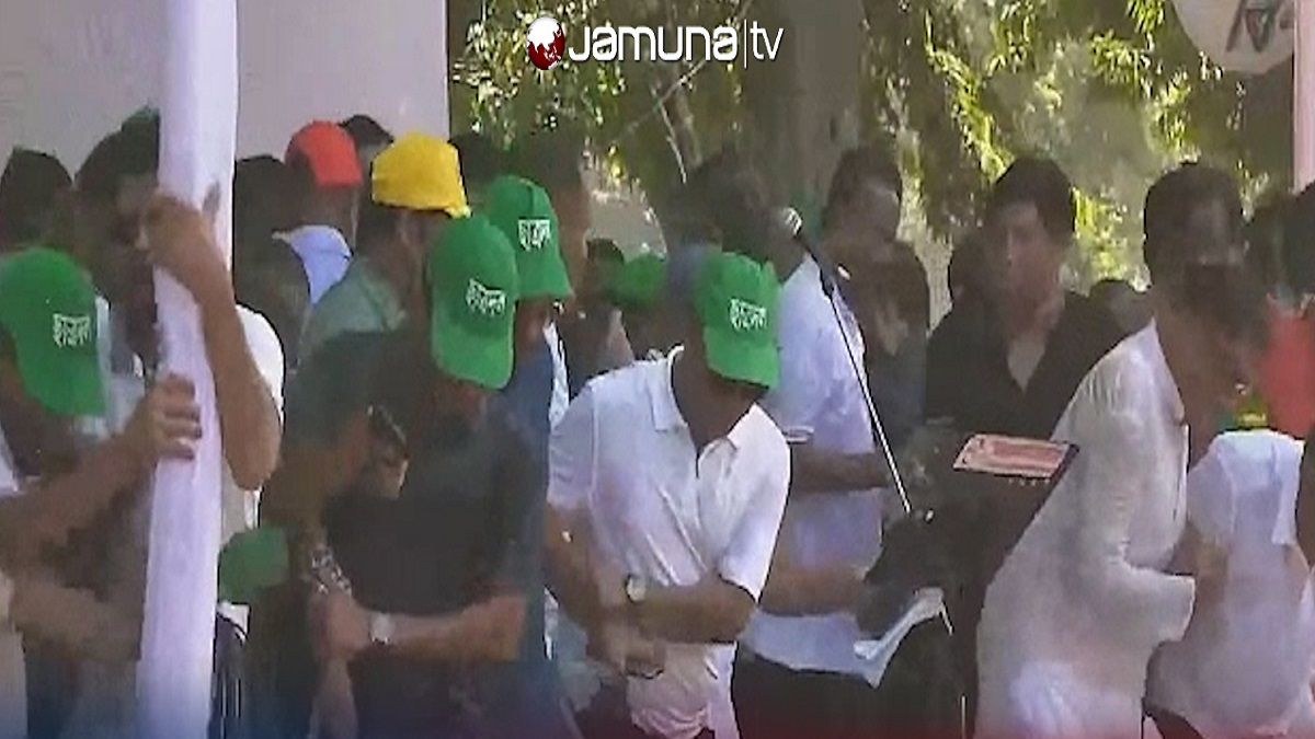 বিএনপির তারুণ্যের সমাবেশে ভেঙে পড়লো মঞ্চ (ভিডিও)
