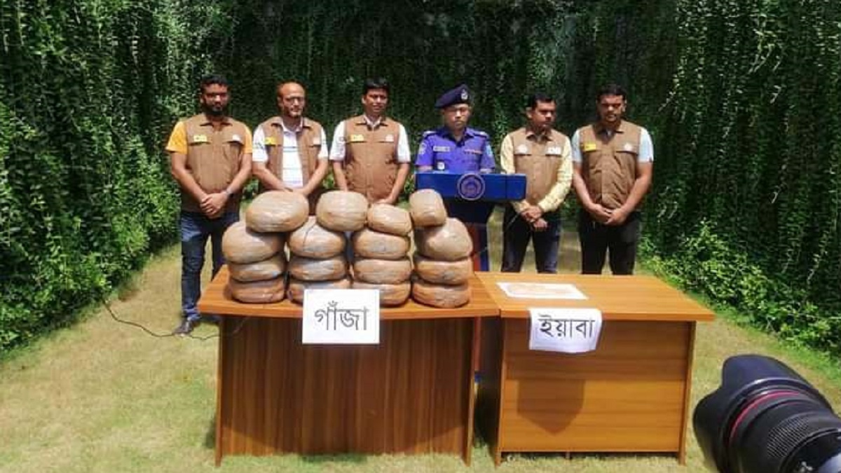 নরসিংদীতে বিপুল পরিমাণ ইয়াবা ও গাঁজাসহ ২ কারবারি গ্রেফতার
