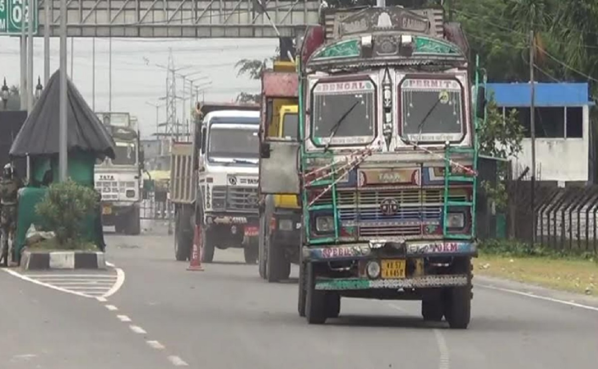 বাংলাবান্ধা স্থলবন্দরে আমদানি রফতানি শুরু