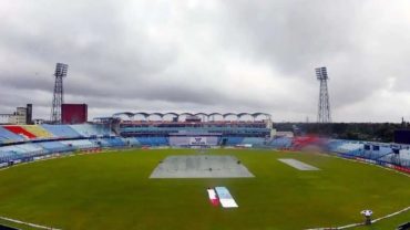 ৩ উইকেট হারিয়ে চাপে বাংলাদেশ, বৃষ্টির কারণে খেলা বন্ধ
