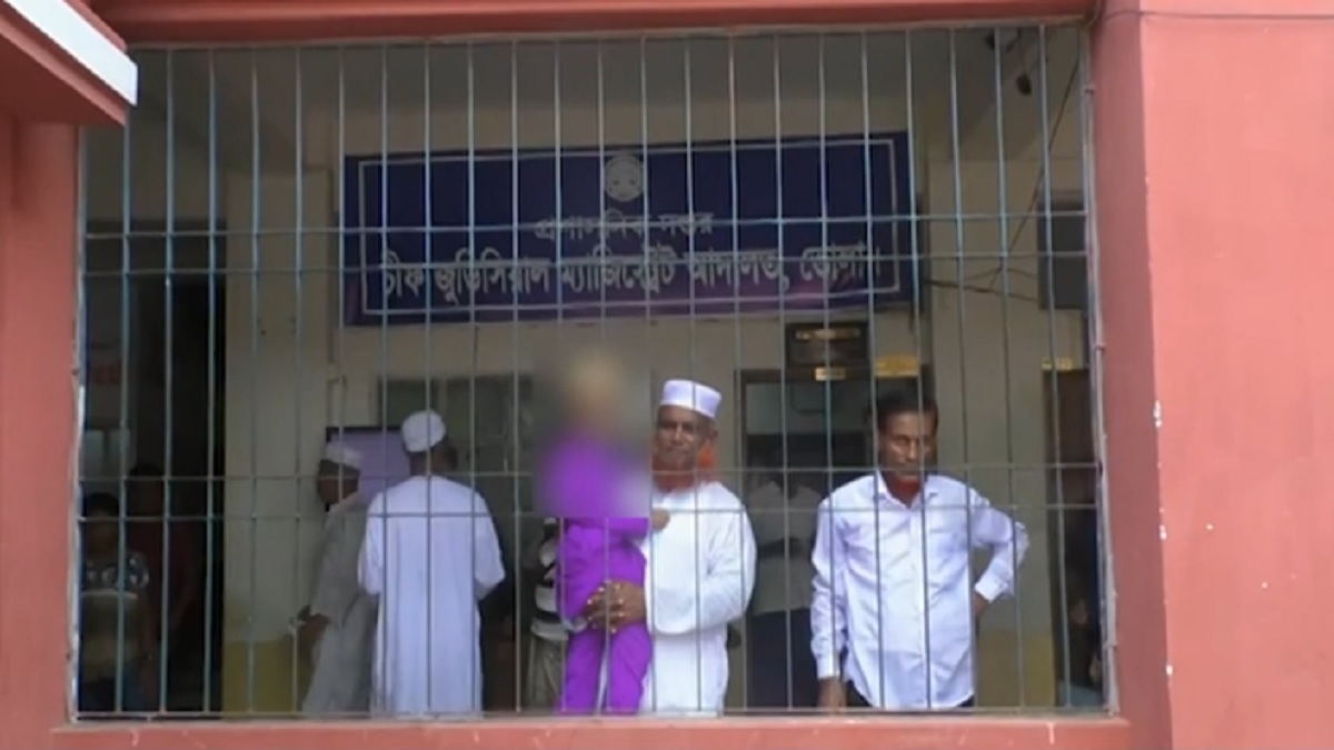 ভোলায় হামলা-লুটপাট ও শ্লীলতাহানি মামলার প্রধান আসামি ৬ বছরের শাকিল! চলছে তদন্ত