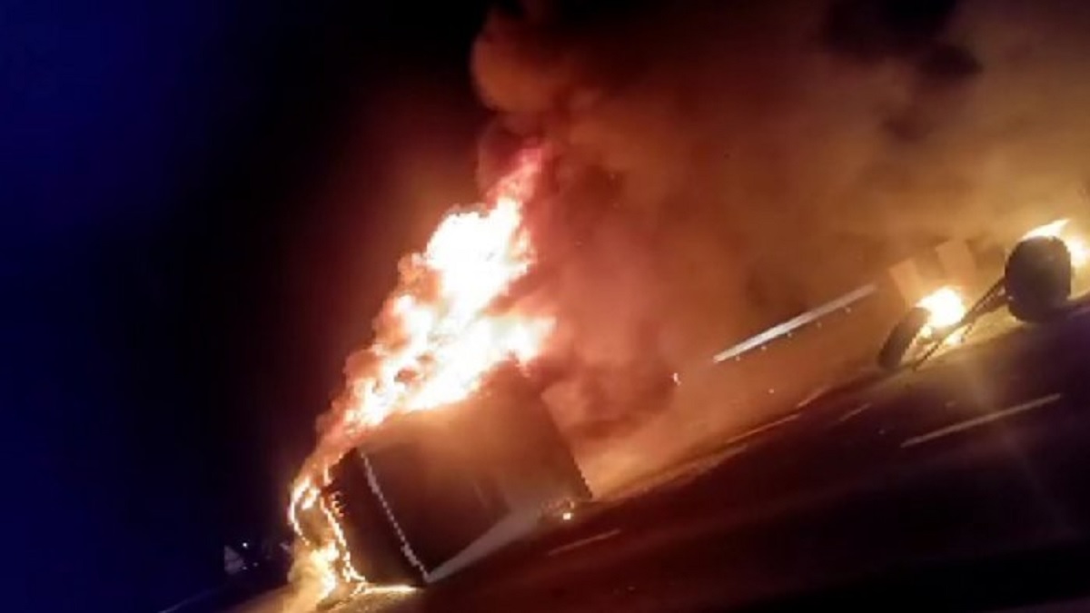 ভারতে বাসে দুর্ঘটনা, পুড়ে অঙ্গার ২৫ ঘুমন্ত যাত্রী