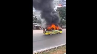 মাতুয়াইলে বাসে আগুন, শ্যামলীতে পুলিশের গাড়ি ভাঙচুর