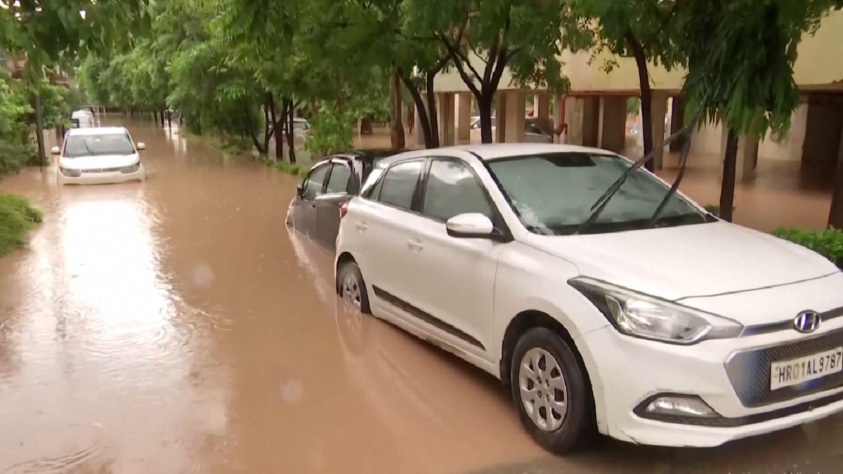 ৪ দশকে সবচেয়ে ভারি বর্ষণ দিল্লিতে