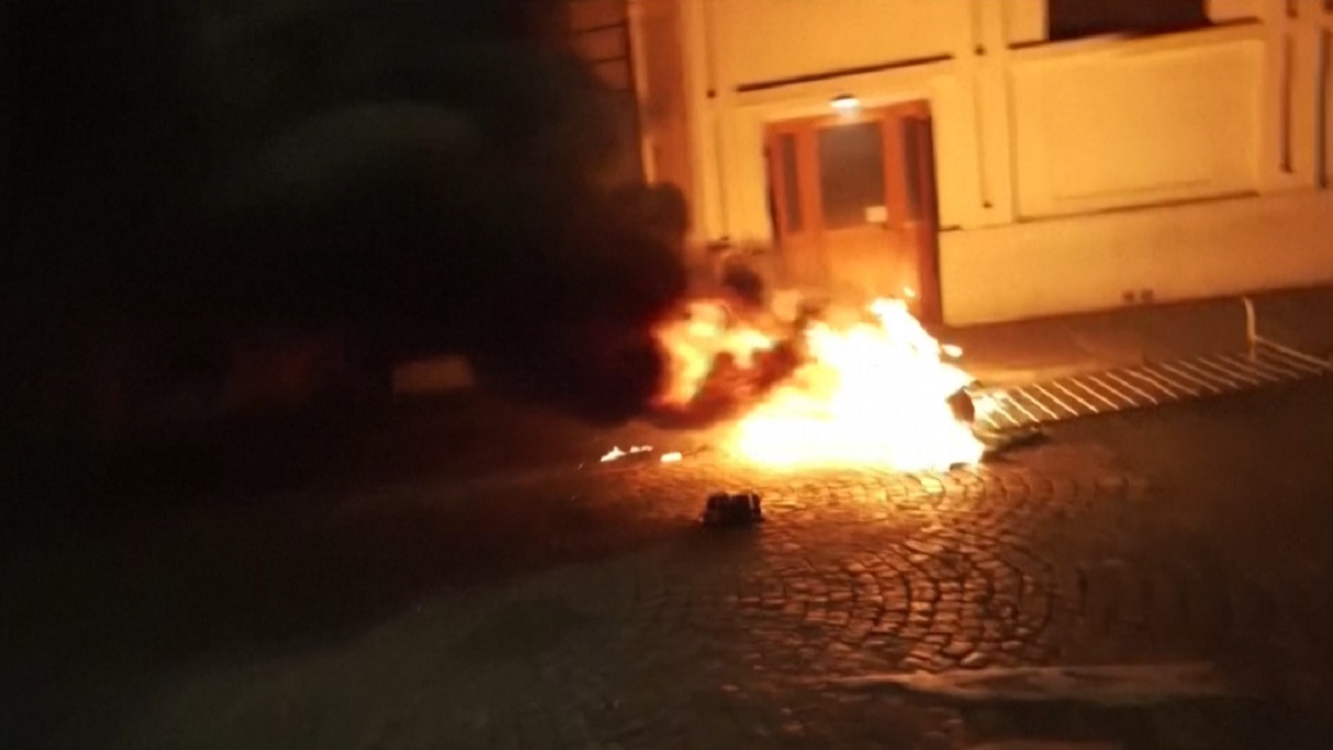 ফ্রান্সে দাঙ্গা পরিস্থিতি কিছুটা কমে এসেছে