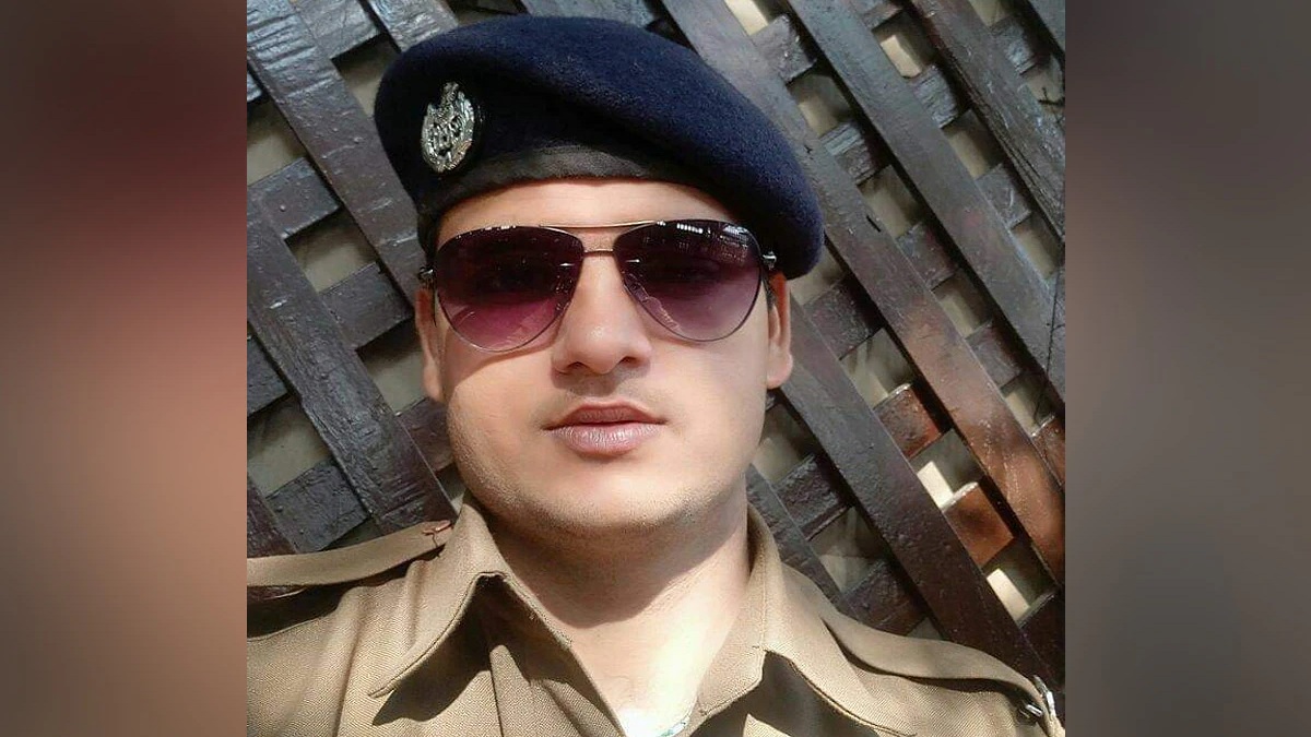 ভারতে চলন্ত ট্রেনে রেলওয়ে গার্ডের গুলিতে নিহত ৪
