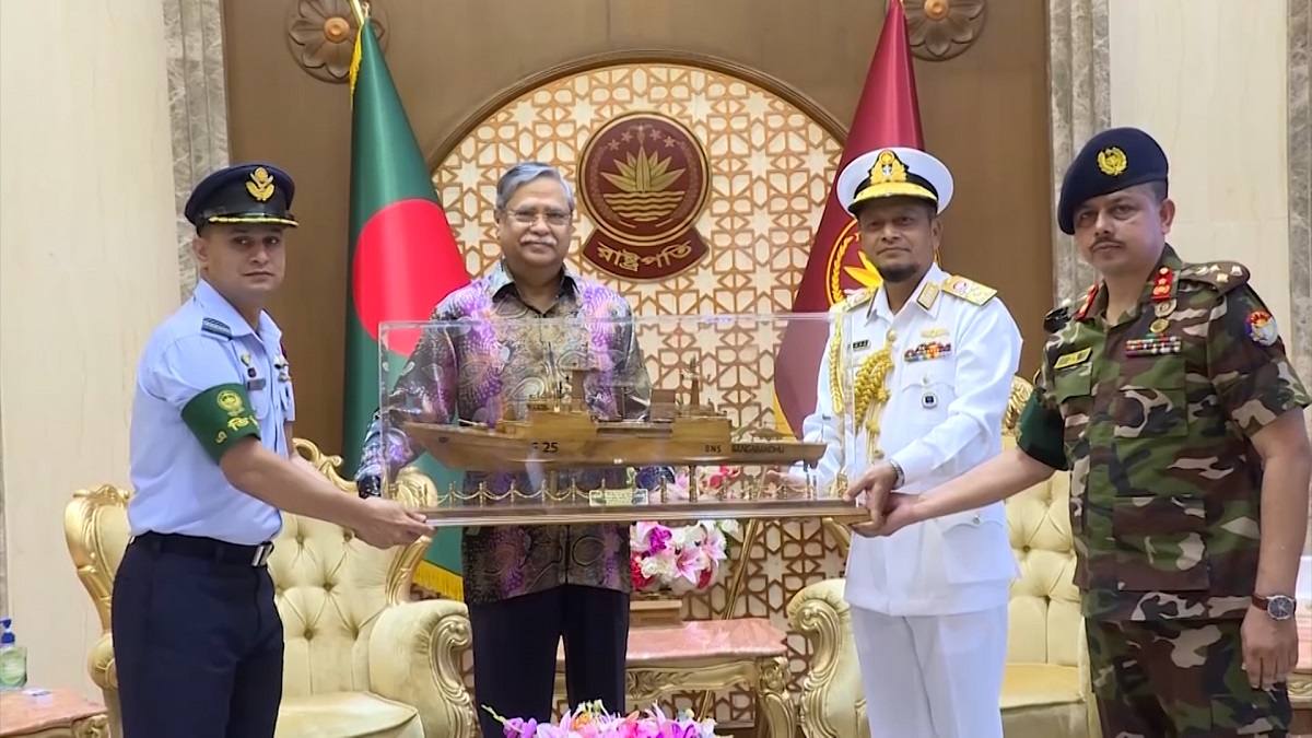 রাষ্ট্রপতির সাথে নৌবাহিনী প্রধানের সাক্ষাৎ