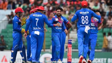 রশিদের সামনে ধুঁকছে বাংলাদেশ