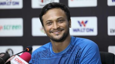 ‘বাইরে থেকে অনেক কিছু মনে হয়, ড্রেসিংরুমের অবস্থা স্বাভাবিক’